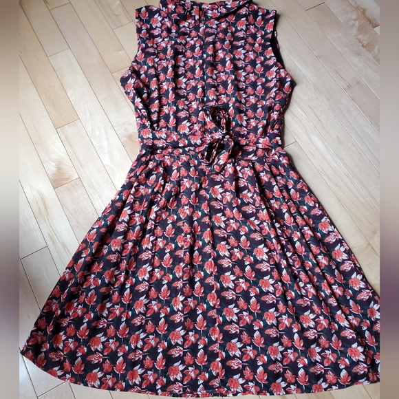 Tenki Autumn Leaves dress size medium - Picture 5 of 6